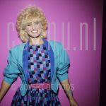 05-10-1982 Vanessa, Connie Breukhoven at studio in Amsterdam.

[keywords]Posed, Half Length, Eyecontact, Smiling[/keywords]